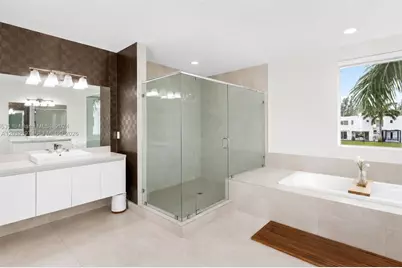10286 NW 75th Ter, Doral, FL 33178 - Photo 11
