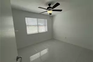 2500 W 67th Pl, Hialeah, FL 33016 - Photo 13