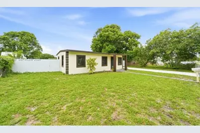 2520 NW 160th St, Miami Gardens, FL 33054 - Photo 5