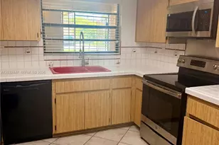 9119 SW 129th Ln, Miami, FL 33176 - Photo 9
