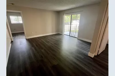 350 W Palm Cir W #203, Pembroke Pines, FL 33025 - Photo 3