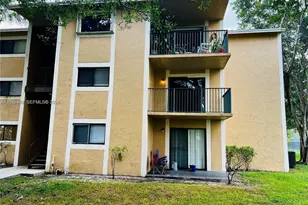 350 W Palm Cir W, Pembroke Pines, FL 33025 - Photo 19