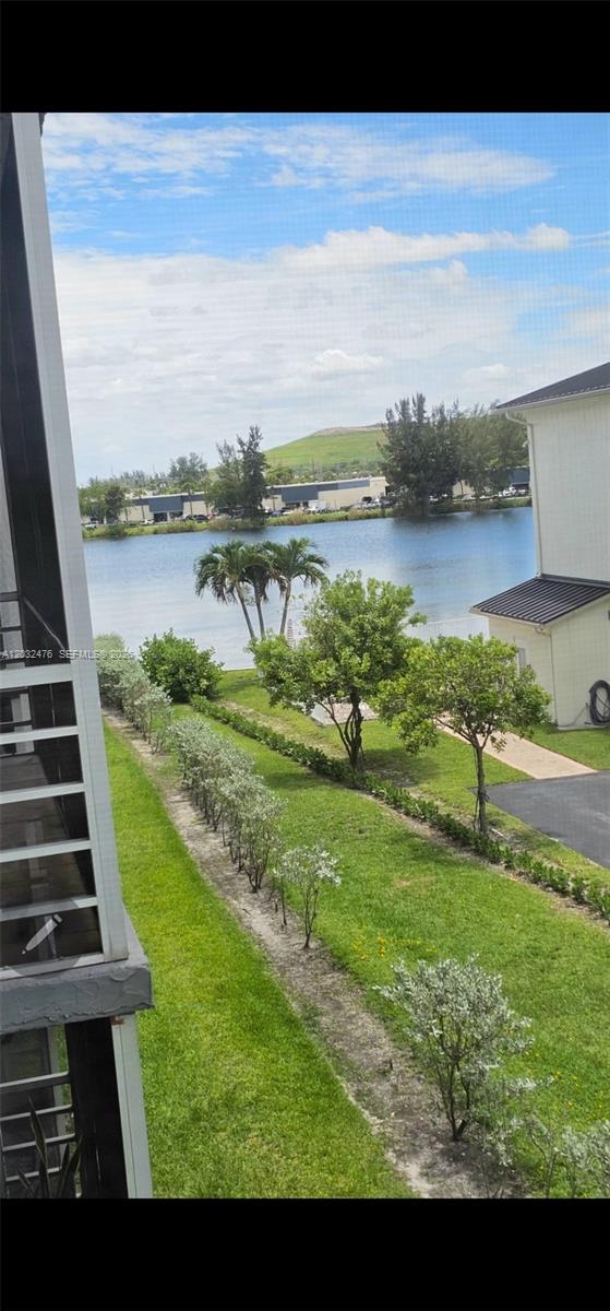 4311 Crystal Lake Dr #321 main architectural view
