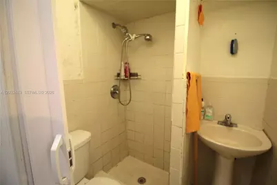359 E 12th St, Hialeah, FL 33010 - Photo 53