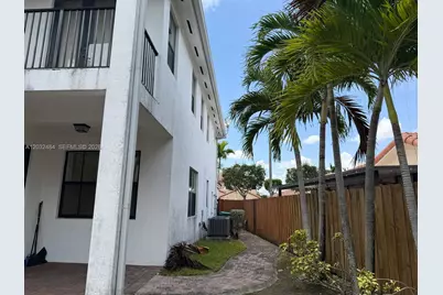 9924 NW 10th Ter, Miami, FL 33172 - Photo 27