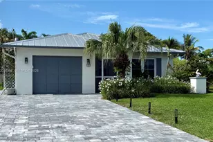 558 102nd Ave, Naples, FL 34108 - Photo 1