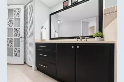 5701 Collins Ave #1711, Miami Beach, FL 33140 - Photo 9