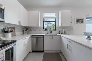 561 NW 204th St, Miami Gardens, FL 33169 - Photo 17