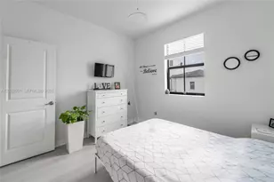 561 NW 204th St, Miami Gardens, FL 33169 - Photo 23
