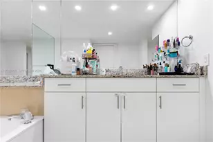 1717 N Bayshore Dr, Miami, FL 33132 - Photo 29