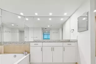 1717 N Bayshore Dr, Miami, FL 33132 - Photo 35