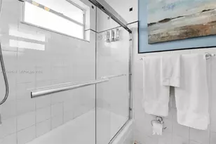3030 Collins Ave, Miami Beach, FL 33140 - Photo 9