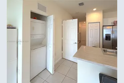 10606 W 32nd Ln, Hialeah, FL 33018 - Photo 7