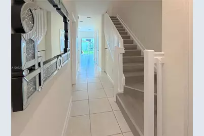 10606 W 32nd Ln, Hialeah, FL 33018 - Photo 13