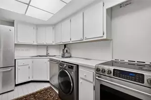 2901 S Bayshore Dr, Miami, FL 33133 - Photo 17