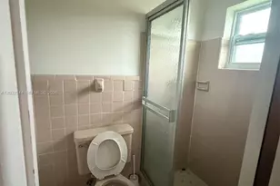 7813 NW 70th Ct, Tamarac, FL 33321 - Photo 9