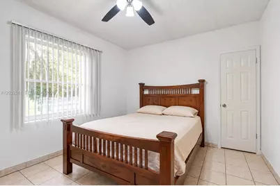 555 NW 46th St, Miami, FL 33127 - Photo 21