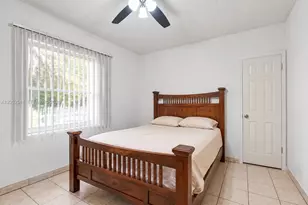 555 NW 46th St, Miami, FL 33127 - Photo 21