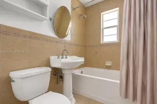 555 NW 46th St, Miami, FL 33127 - Photo 23