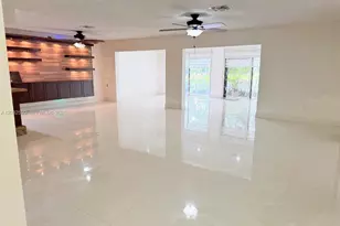 18801 Oakland Hills Dr, Hialeah, FL 33015 - Photo 5
