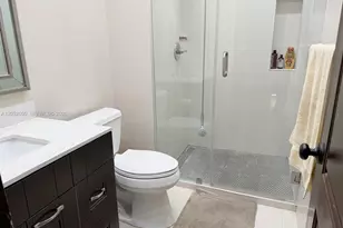 18801 Oakland Hills Dr, Hialeah, FL 33015 - Photo 17