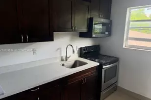 1045 SW 4th St, Miami, FL 33130 - Photo 1