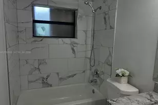 10050 NW 6th St, Pembroke Pines, FL 33024 - Photo 21
