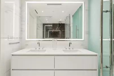 300 Biscayne Boulevard Way #3305W, Miami, FL 33131 - Photo 31