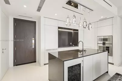 300 Biscayne Boulevard Way #3305W, Miami, FL 33131 - Photo 9