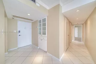 5401 Collins Ave #1135, Miami Beach, FL 33140 - Photo 9