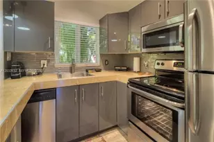 659 Meridian Ave, Miami Beach, FL 33139 - Photo 3