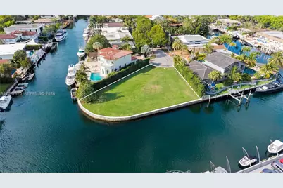 13305 Biscayne Island Ter, North Miami, FL 33181 - Photo 3