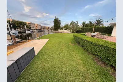13305 Biscayne Island Ter, North Miami, FL 33181 - Photo 45