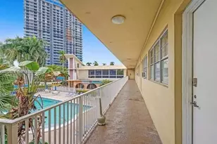 26 Diplomat Parkway, Hallandale Beach, FL 33009 - Photo 17