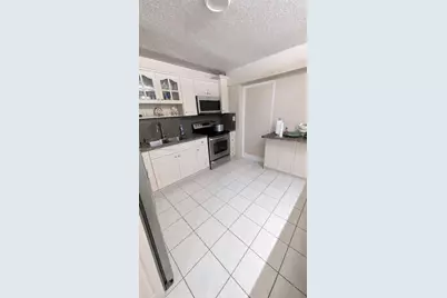 4596 E 8th Ct, Hialeah, FL 33013 - Photo 5