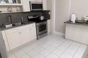 4596 E 8th Ct, Hialeah, FL 33013 - Photo 5