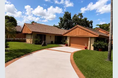 20451 NE 10th Pl #20451, Miami, FL 33179 - Photo 1