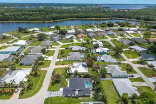 3438 SE Hart Cir, Port Saint Lucie, FL 34984 - Photo 9