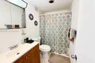 400 Kings Point Dr, Sunny Isles Beach, FL 33160 - Photo 9