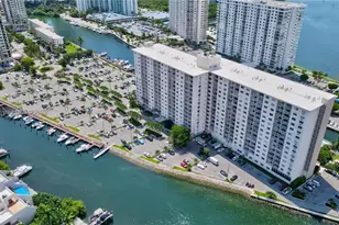 400 Kings Point Dr, Sunny Isles Beach, FL 33160 - Photo 31
