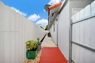 451 E 37th St, Hialeah, FL 33013 - Photo 31