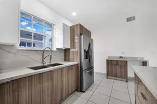 451 E 37th St, Hialeah, FL 33013 - Photo 9