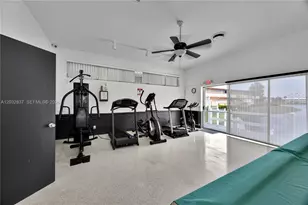 1050 SW 11th St, Hallandale Beach, FL 33009 - Photo 29