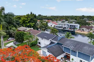 8210 SW 96th Ct, Miami, FL 33173 - Photo 57