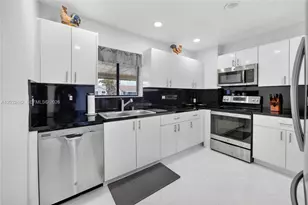 8210 SW 96th Ct, Miami, FL 33173 - Photo 15