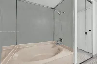 1000 Parkview Dr #229, Hallandale Beach, FL 33009 - Photo 21