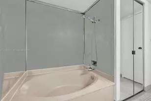 1000 Parkview Dr, Hallandale Beach, FL 33009 - Photo 21