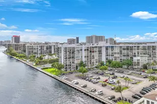 1000 Parkview Dr, Hallandale Beach, FL 33009 - Photo 33