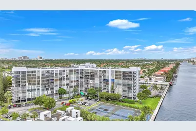 1000 Parkview Dr #229, Hallandale Beach, FL 33009 - Photo 7