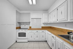 1000 Parkview Dr, Hallandale Beach, FL 33009 - Photo 11